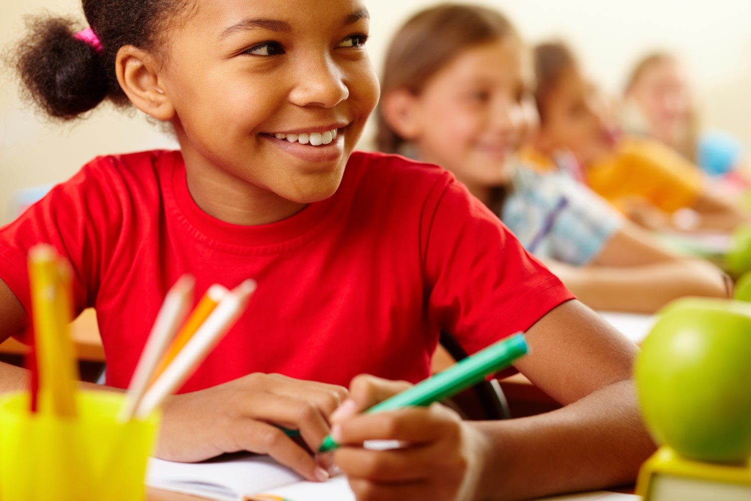 close-up-cheerful-student-with-red-t-shirt